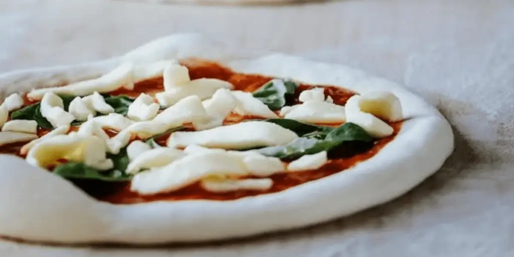 delicious-homemade-pizza-margherita-recipe